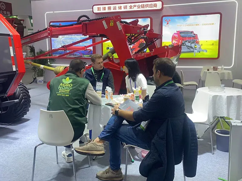 Цзюцзя Механизм блистает на международной выставке сельскохозяйственной техники в Ухане (2)